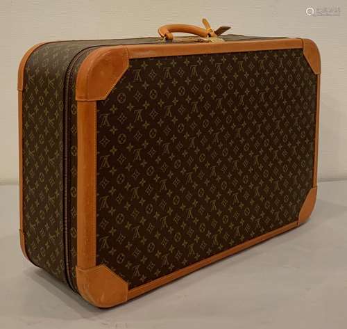 LOUIS VUITTON. Valise modèle 