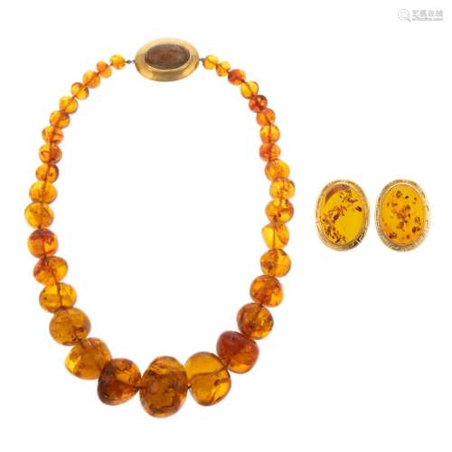 A Bold Amber Necklace & 18K Amber 92