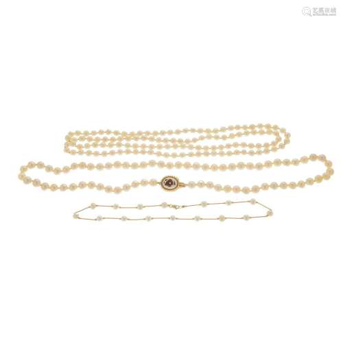 A Collection of Pearl Necklaces in Gold