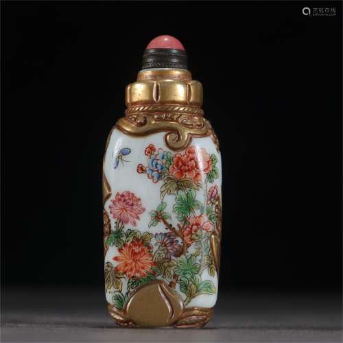 A Peking Glass Flower Patterned Snuff Bottle