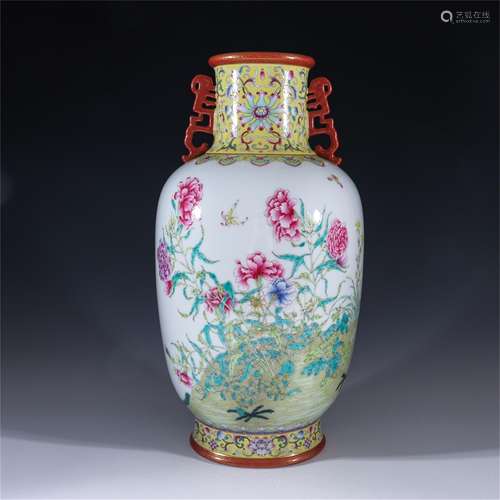 A Famille Rose Porcelain Flower Patterned Vase