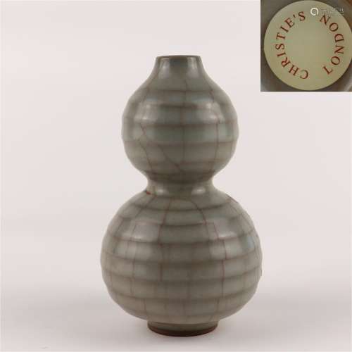 A Ge Kiln Gourd Shaped Porcelain Vase