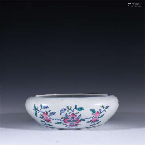 A Dou-Cai Glazed Porcelain Peach Patterned Brush Washer