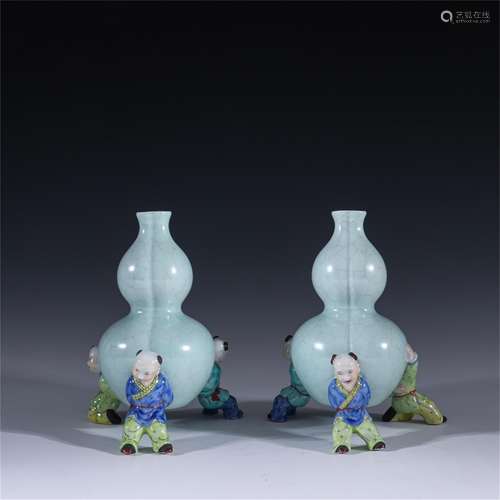 Pair of Famille Rose Gourd Shaped Porcelain Vase