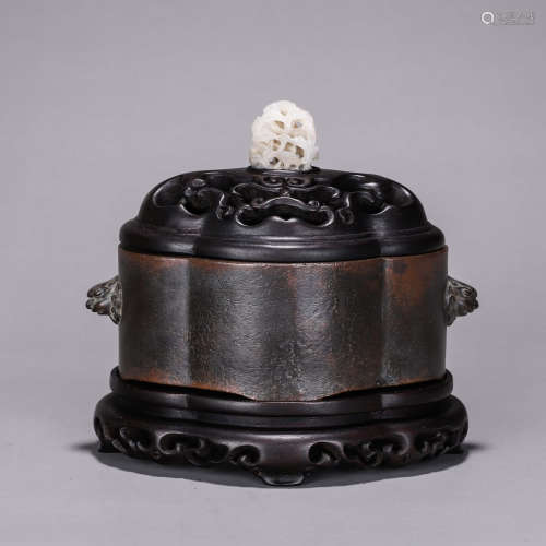 A jade-inlaid copper censer with lion head shaped ears