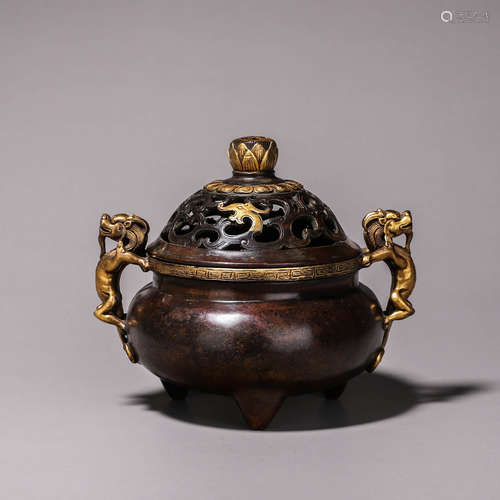 A hollowed out gilding copper censer with dragon shaped ears