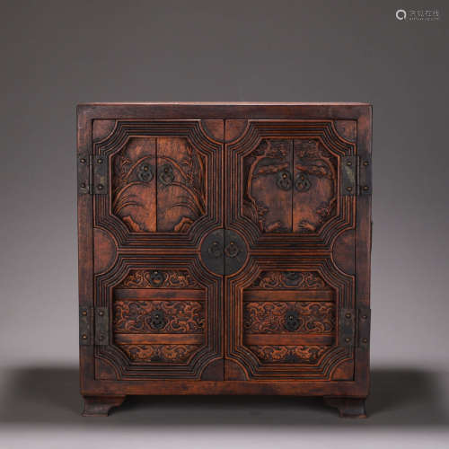 A flower patterned fragrant rosewood jewelry box