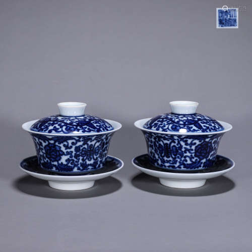 A pair of blue and white interlocking flower porcelain cover...