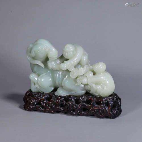 A Hetian jade carved ornament