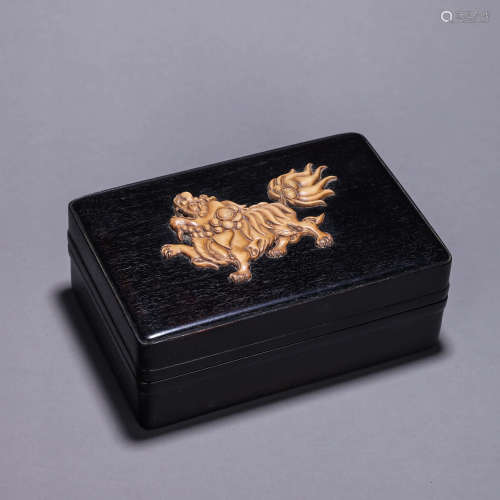 A red sandalwood Shoushan stone-inlaid box