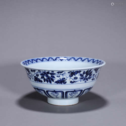 A blue and white interlocking flower porcelain bowl