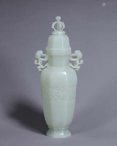 A Hetian jade vase