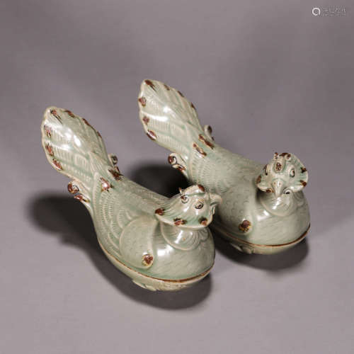 A pair of bird shaped Yue kiln porcelain boxes