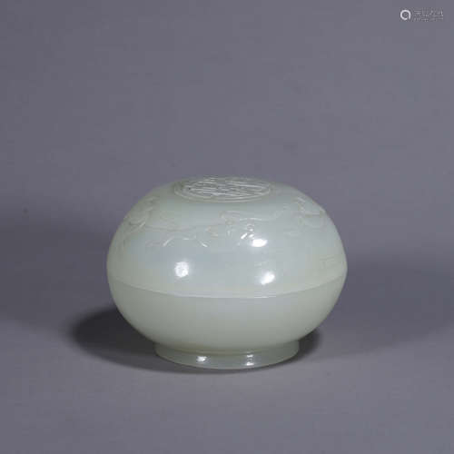 A flower patterned Hetian jade box