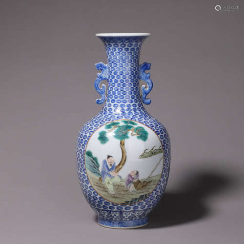A blue and white famille rose porcelain vase with dragon sha...