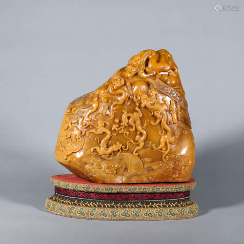 An inscribed dragon Tianhuang stone seal ornament