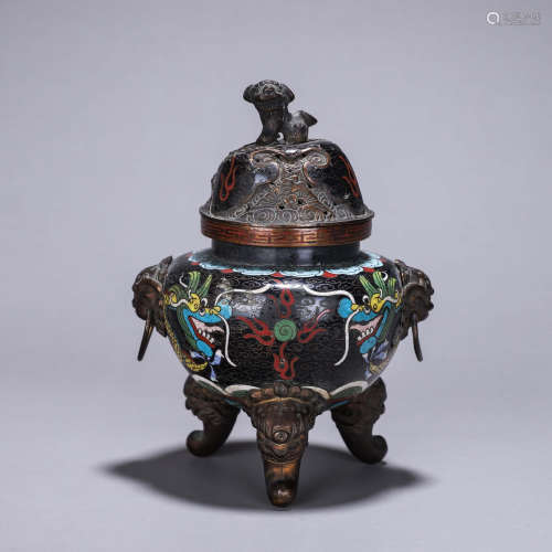 A cloisonne censer with lion head shaped ears