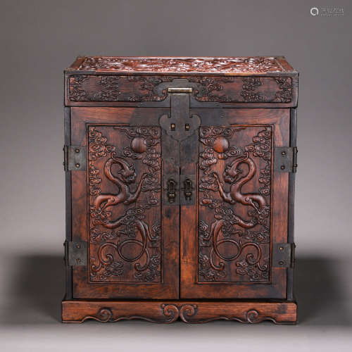 A cloud and dragon patterned fragrant rosewood bookcase
