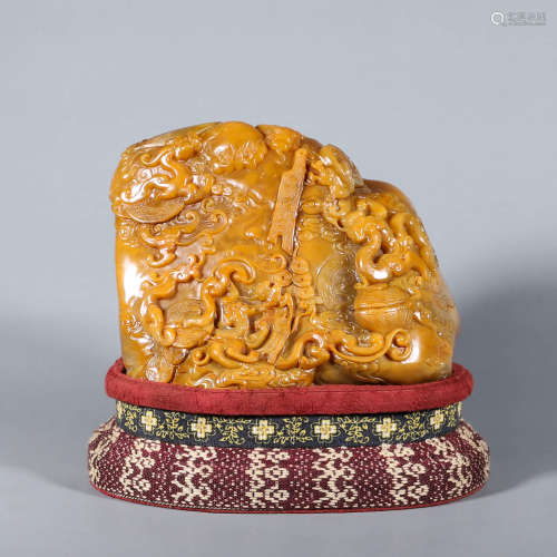 A dragon patterned Tianhuang stone seal ornament