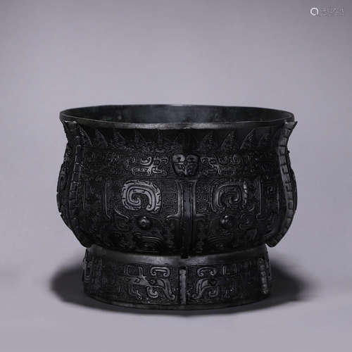 A taotie patterned bronze pot