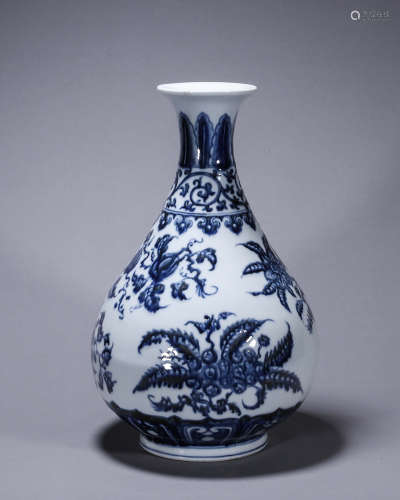 A blue and white flower porcelain yuhuchunping