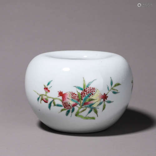 A famille rose fruit porcelain water pot