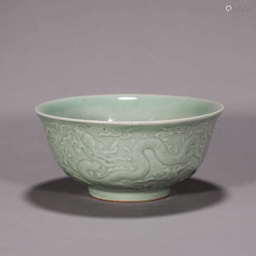 A cloud and dragon Longquan kiln porcelain bowl