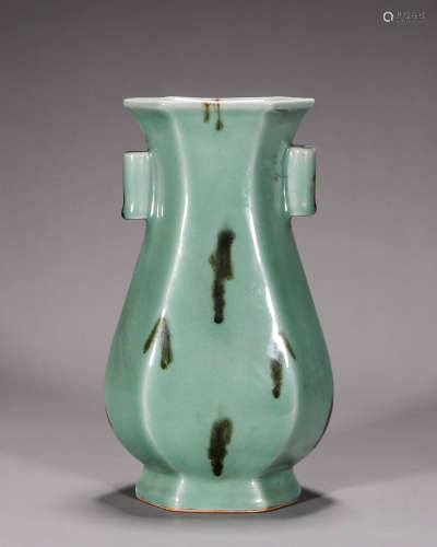 A Longquan kiln porcelain double-eared vase