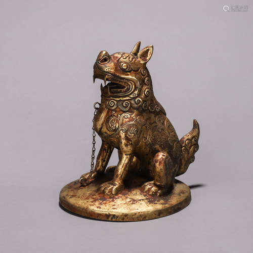 A gilding copper beast paperweight