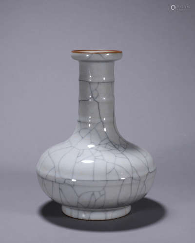 A Ge kiln glazed porcelain vase