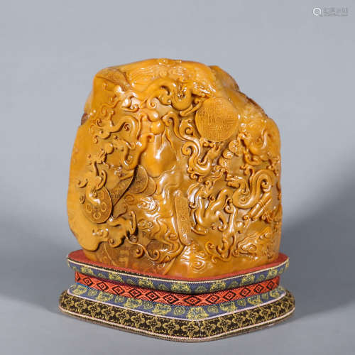 An inscribed dragon Tianhuang stone seal ornament