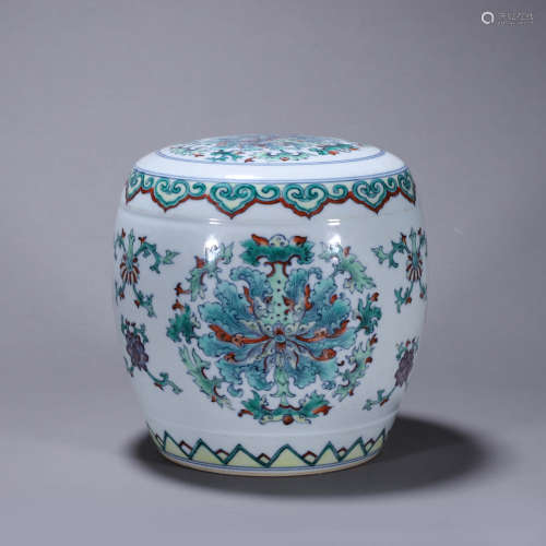 A doucai flower porcelain drum