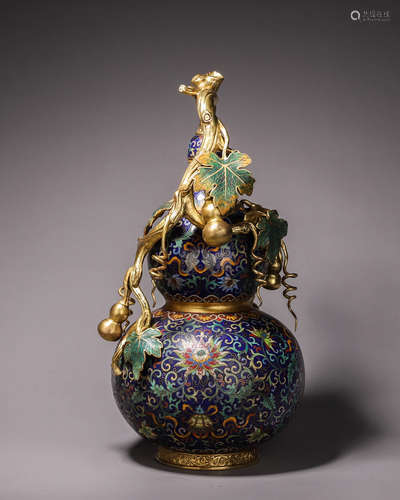 A gilding cloisonne gourd-shaped vase