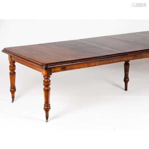 A Edwardian dining table