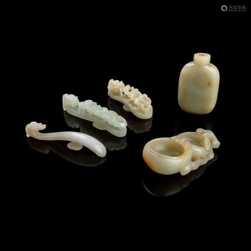 GROUP OF FIVE JADE PIECES 19TH-20TH CENTURY