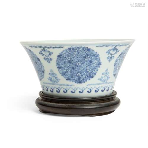 BLUE AND WHITE 'POMEGRANATE' MEDALLION BOWL…