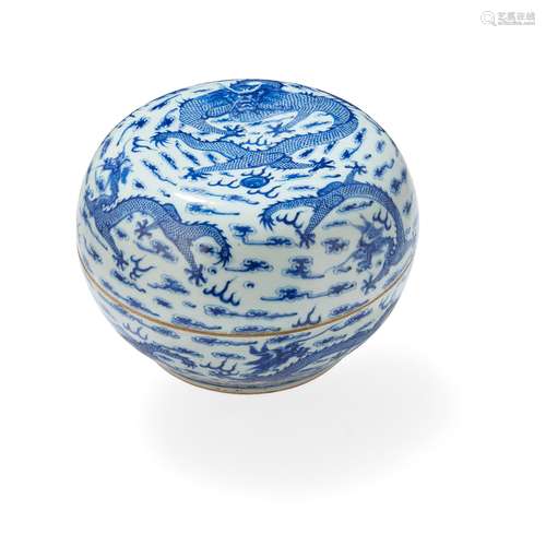 BLUE AND WHITE 'DRAGON' CIRCULAR BOX AND COVER