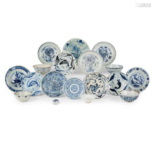 GROUP OF SEVENTEEN BLUE AND WHITE WARES MING TO QING