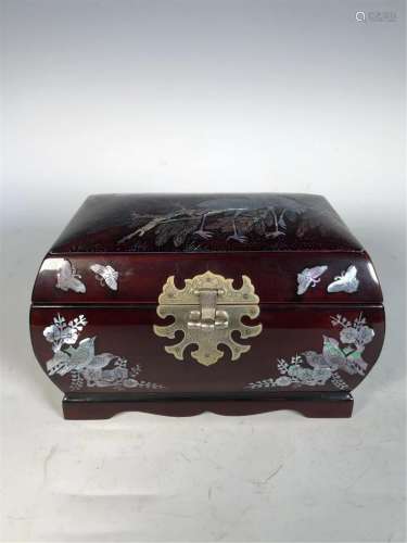 A CHINESE LACQUER INLAID MOTHER OF PEARL JEWEL CASE