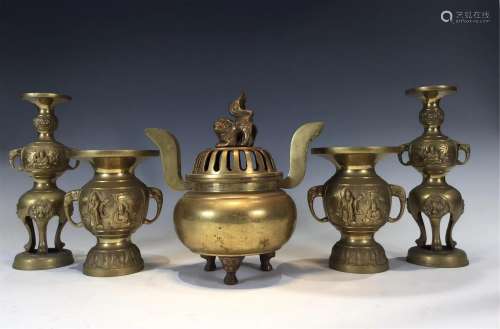 A GROUP OF FIVE CHINESE BRONZE WARE