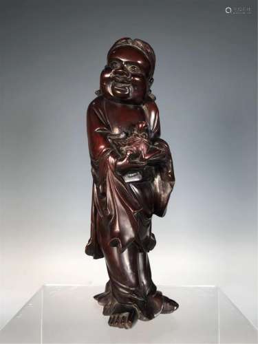 A CHINESE WOOD CARVED FIGURE STATUE