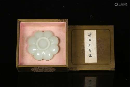 A FLOWER SHAPED JADE INK-PASTE BOX AND COVE