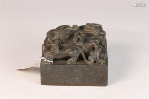 A SOAPSTONE CARVED CHI-DRAGONS SEAL