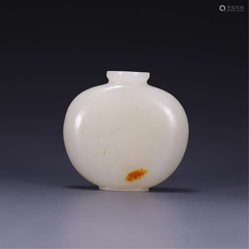 A CARVED JADE SNUFF BOTTLE