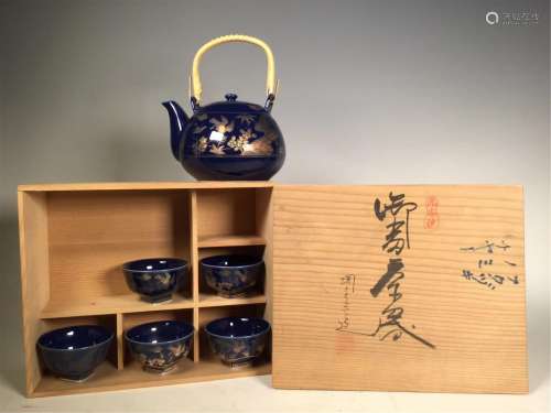 A GROUP OF CHINESE BLUE GLAZED PORCELAIN TEA SET