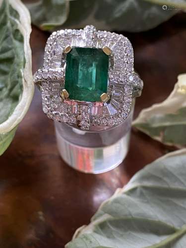 COLOMBIAN EMERALD AND DIAMOND CLUSTER RING