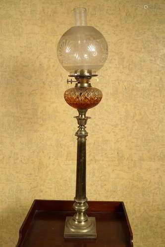 19TH-CENTURY BRASS STEMMED OIL LAMP