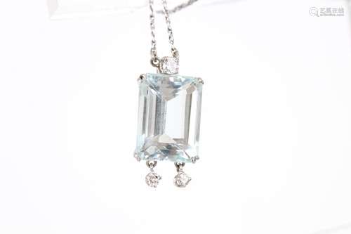 15ct Aquamarine & Diamond Pendant Necklace