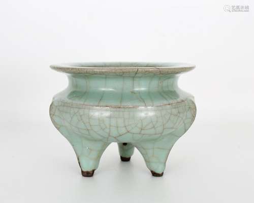 Chinese Guan Type Crackled Celadon Incense Burner