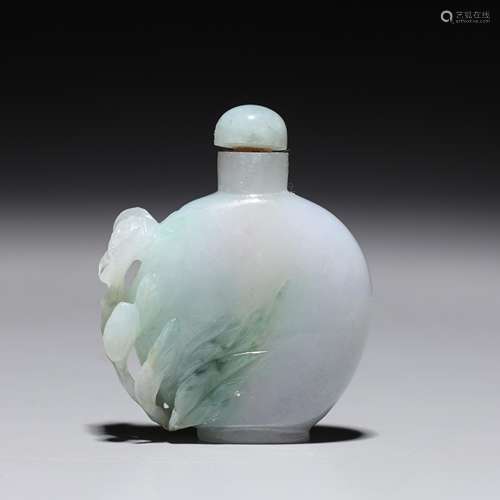 Chinese Carved Jadeite Snuff Bottle